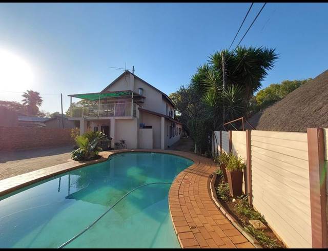 4 BEDROOM HOUSE FOR SALE IN PRETORIA GARDENS